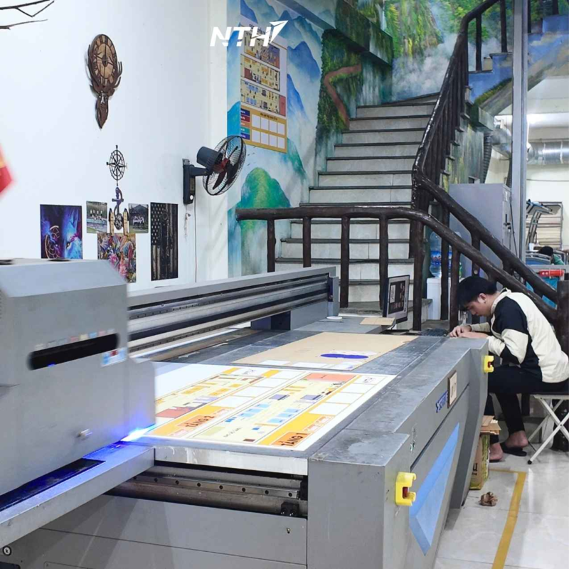 In UV tại xưởng NTH Factory