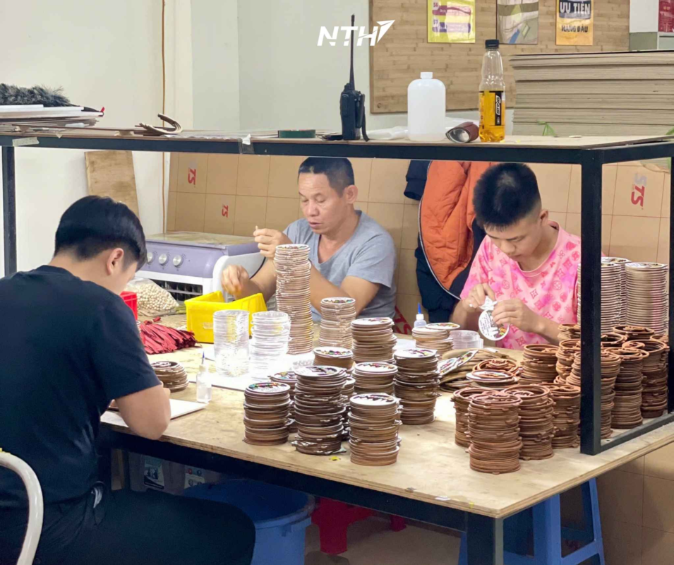 Gia công gỗ và mica
