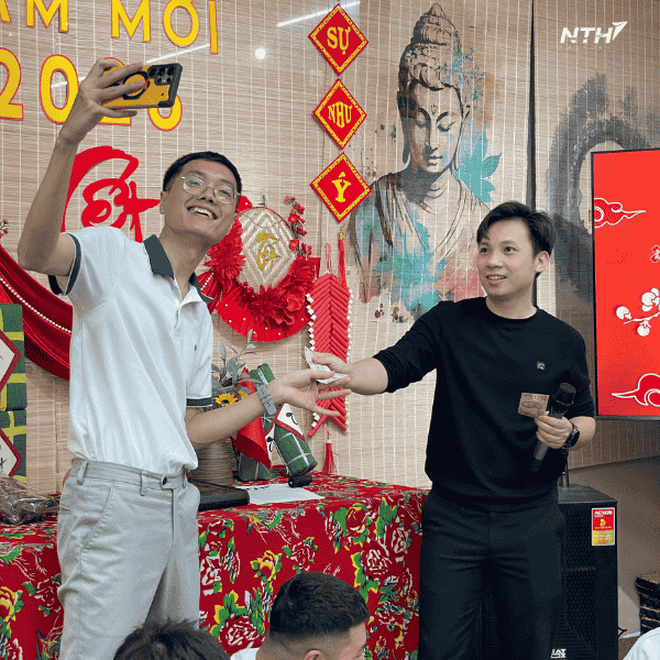 1- Không khí thân mật, ấm áp trong buổi khai xuân 2026