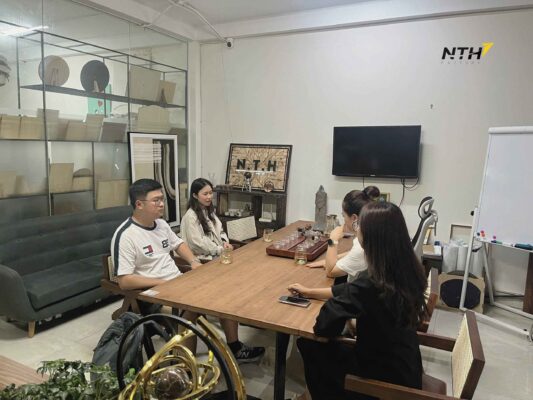 han-hang-vui-ve-tro-chuyen-cung-giam-doc-nth